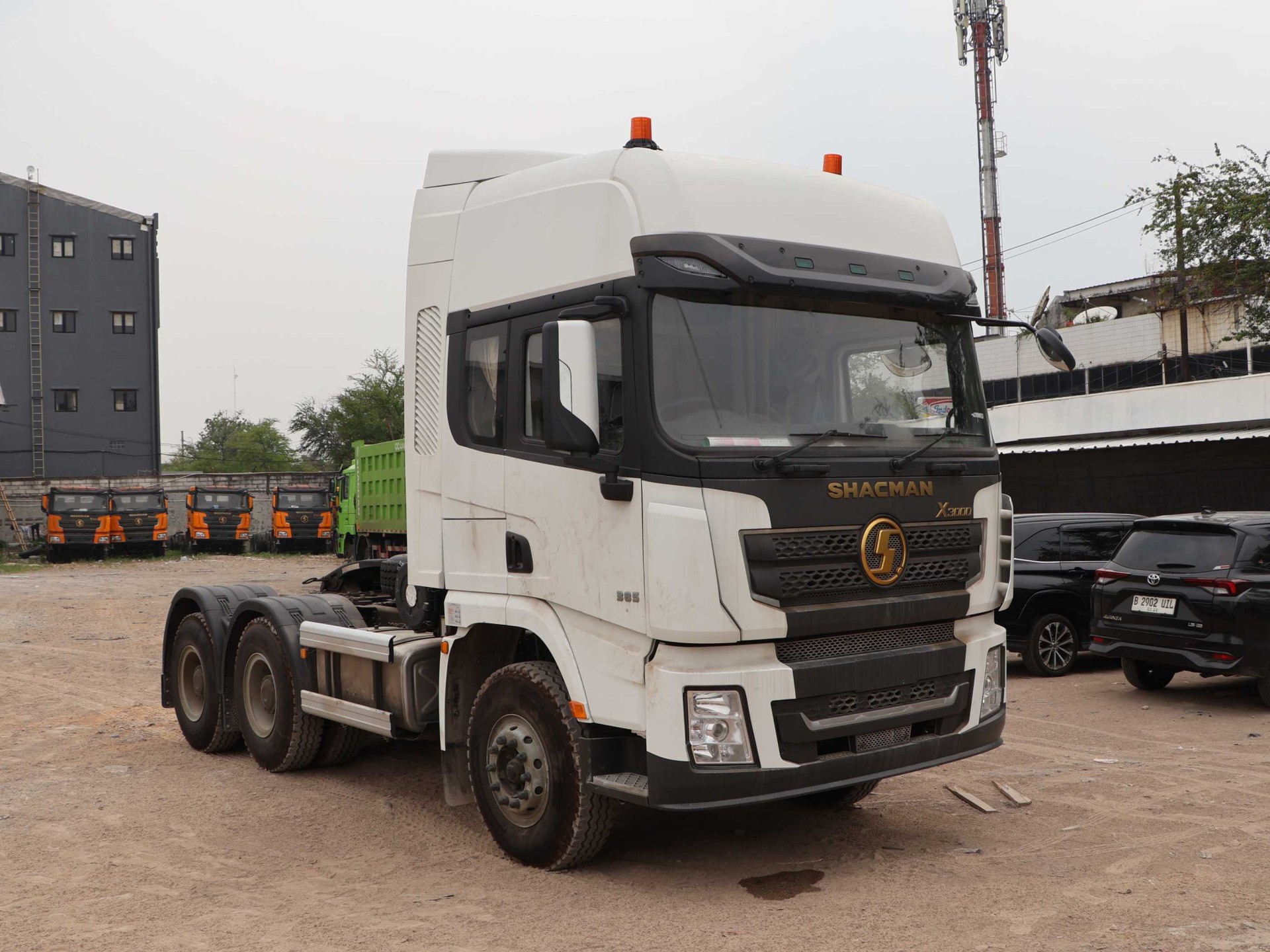 Shacman X3000 - Tractor Head Putih 380 HP