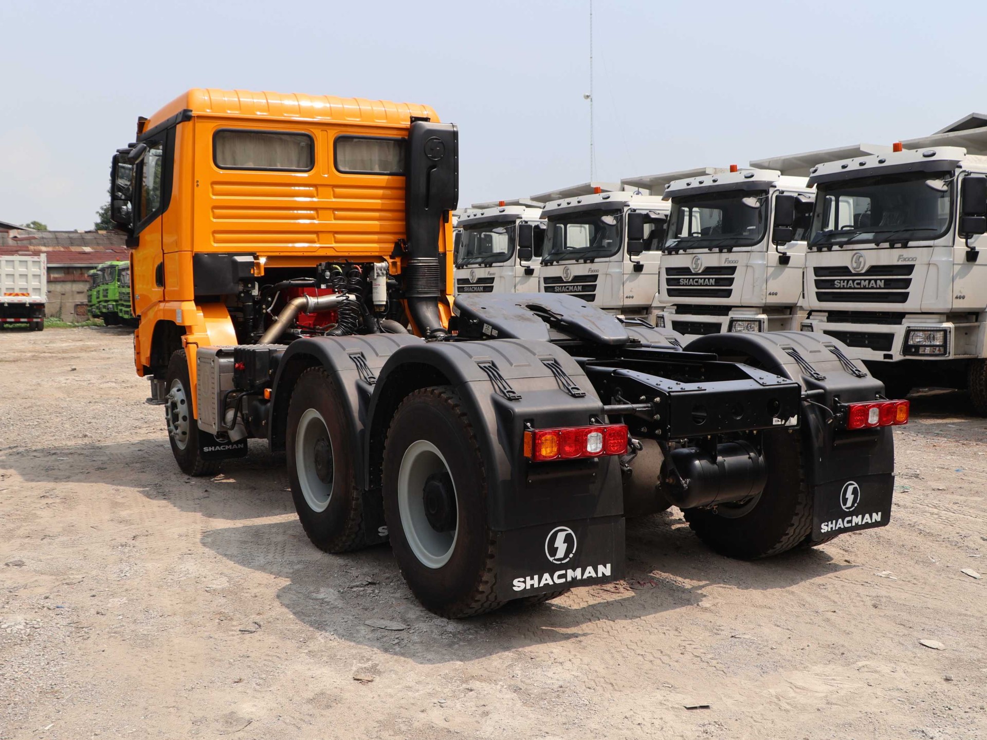 Shacman X3000 - 6x4 Tractor Head Kuning